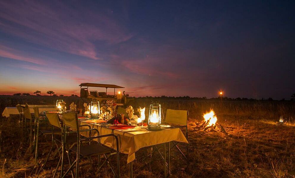 Busch Dinner im Kwando Lagoon Camp in Botswana
