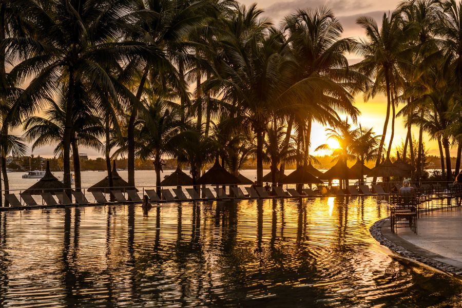Sonnenuntergangsstimmung im Mauricia Beachcomber Hotel