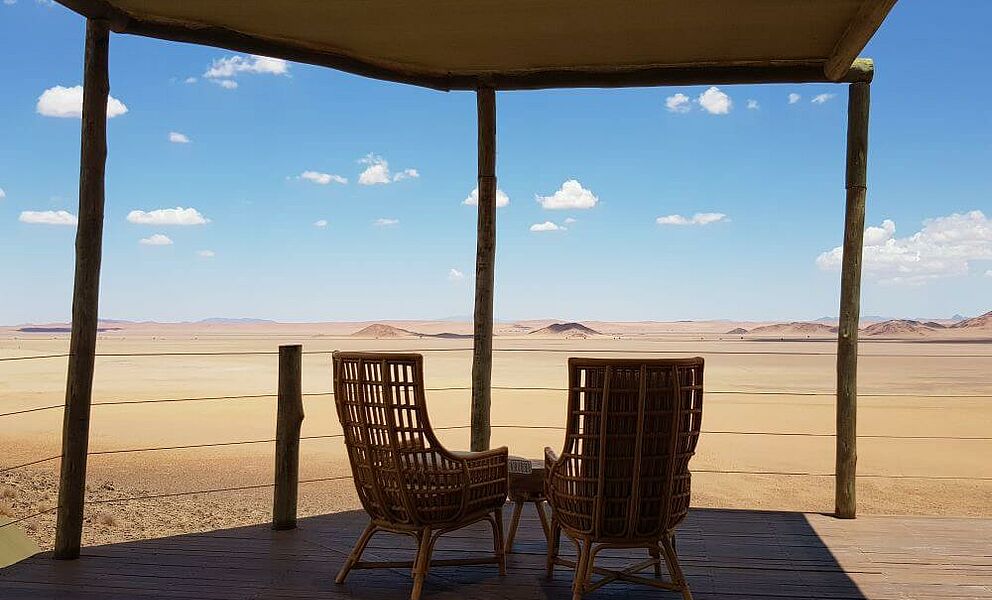 Terrassenblick in die Wüste im südlichen Namibia