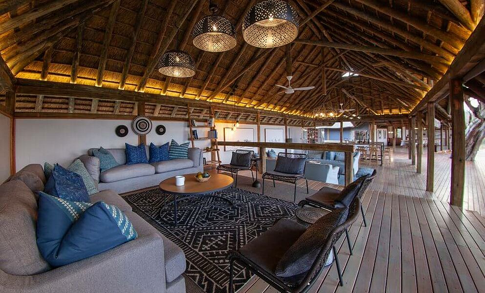 Loungebereich des Splash Camp im Okavango Delta