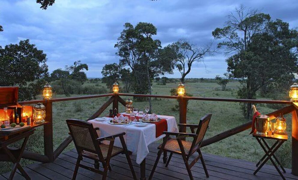 Romantik beim Abendessen mit Blick in die Masai Mara