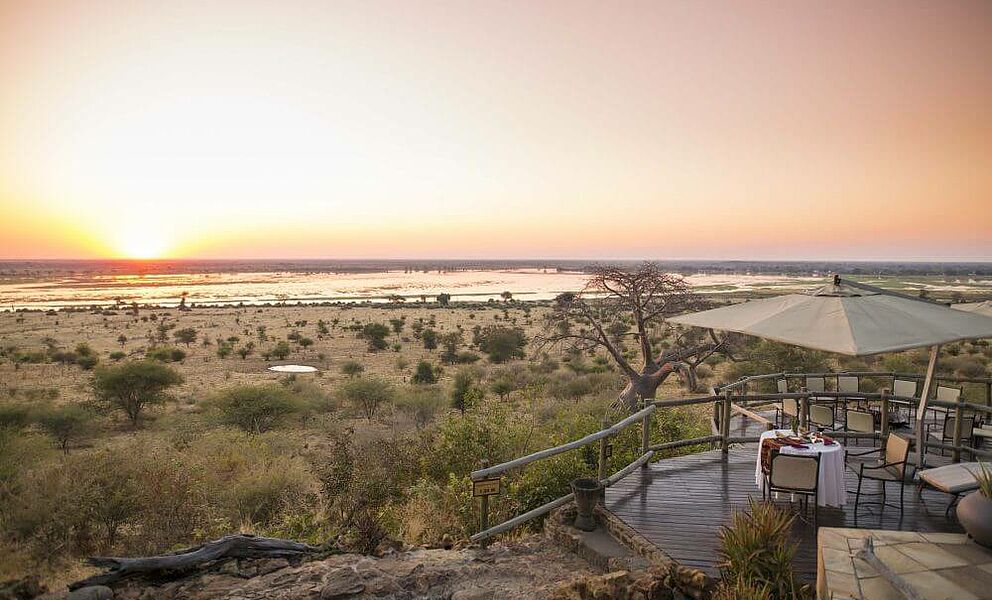 Abendessen in der Ngoma Safari Lodge mit Blick auf den Chobe Fluss