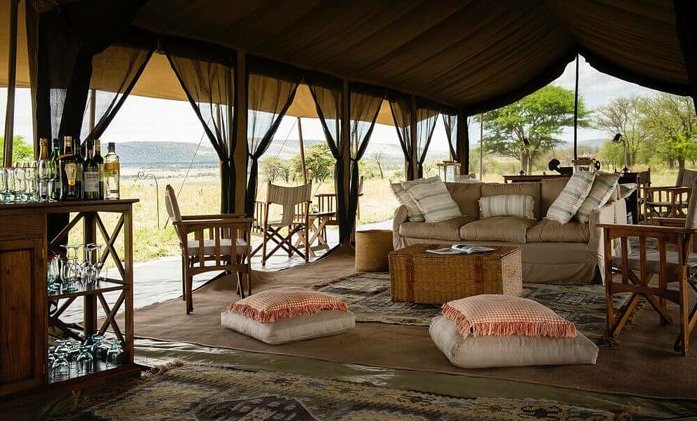 Loungebereich im Serengeti Safari Camp