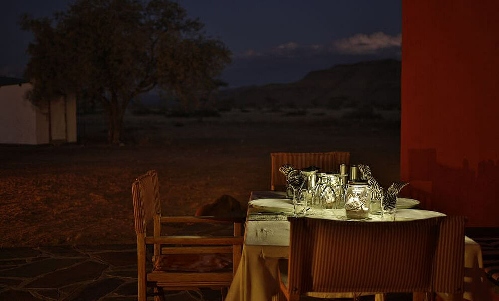 Privates Dinner auf der Gästefarm in der Namib Naukluft Region