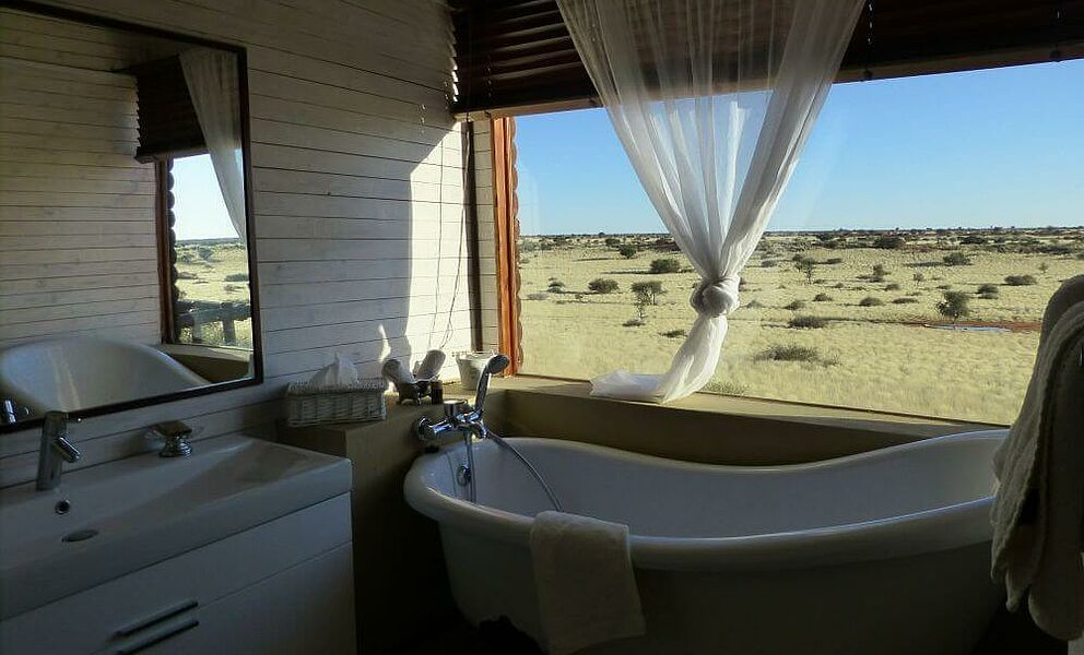 Badewanne mit Blick auf die Kalahari 