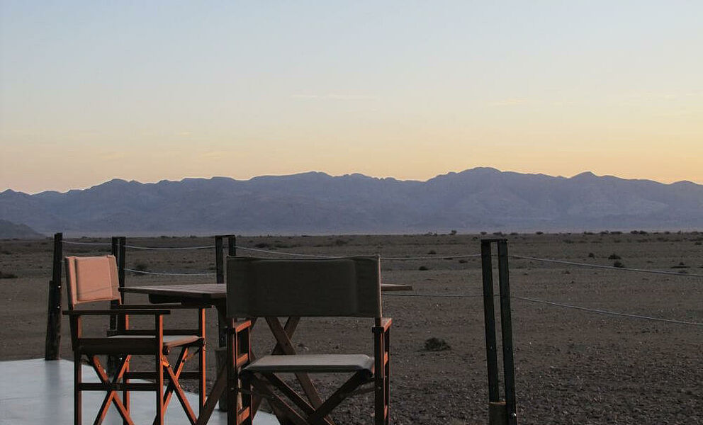 Blick von Ihrem Zelt in die Wüste Namibias