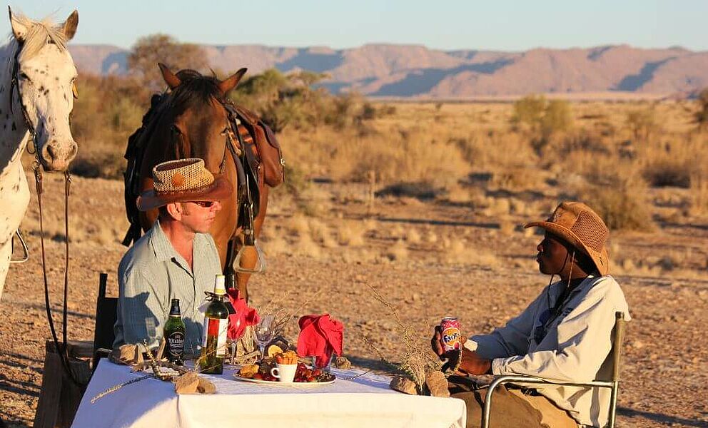 Pferdereiten bei Sossusvlei im Namib Naukluft Nationalpark