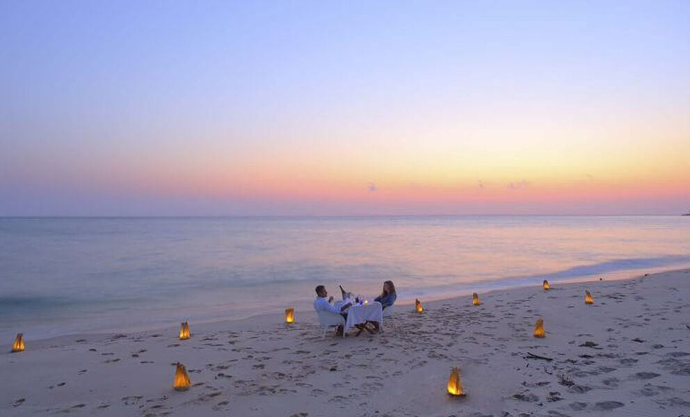 Abendessen am Strand von Azura Benguerra Island Lodge 