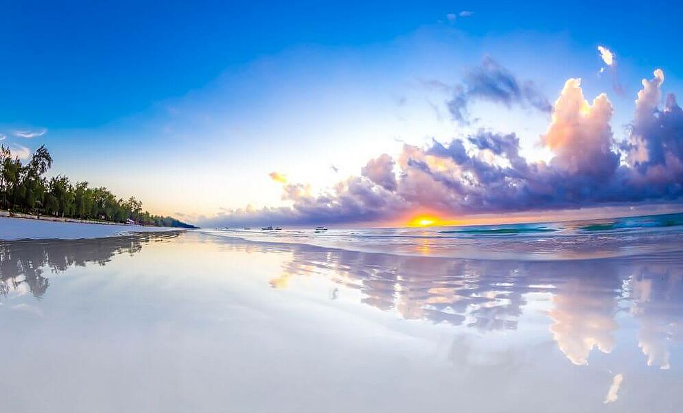 Sonnenuntergangsstimmung am Strand von Diani Beach