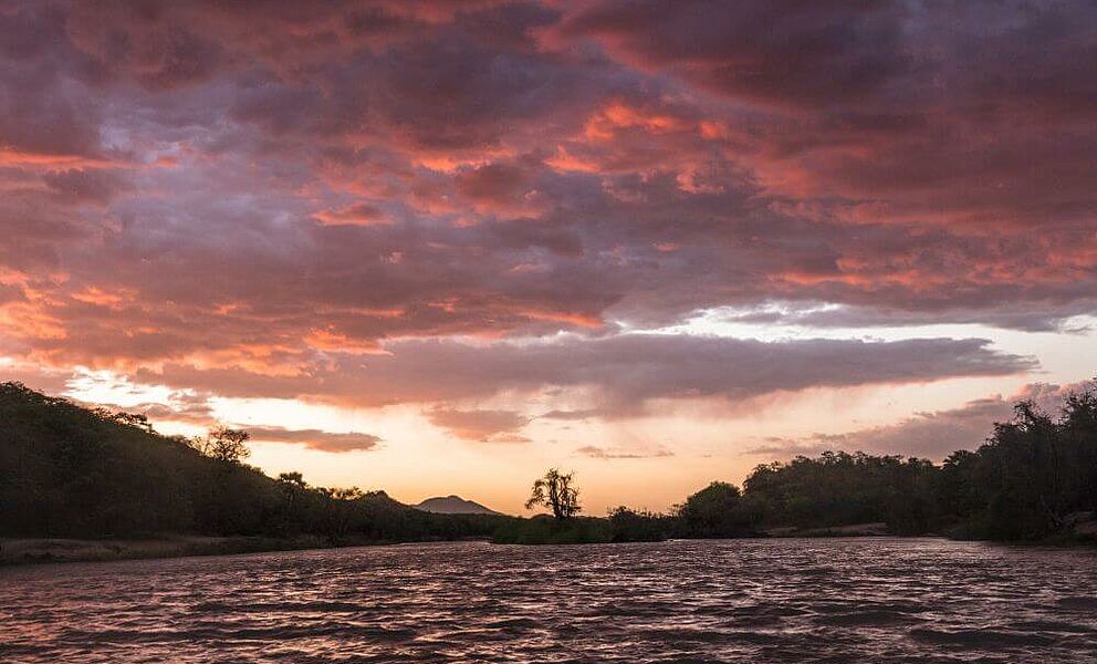 Sonnenuntergang auf dem Kunene Fluss