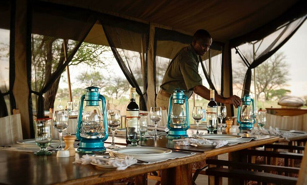 Gemeinsame Mahlzeiten im Serengeti Safari Camp