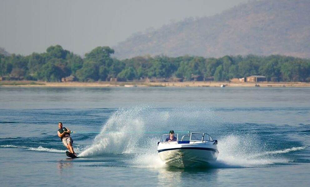 Wasserskifahren auf dem Malawi See