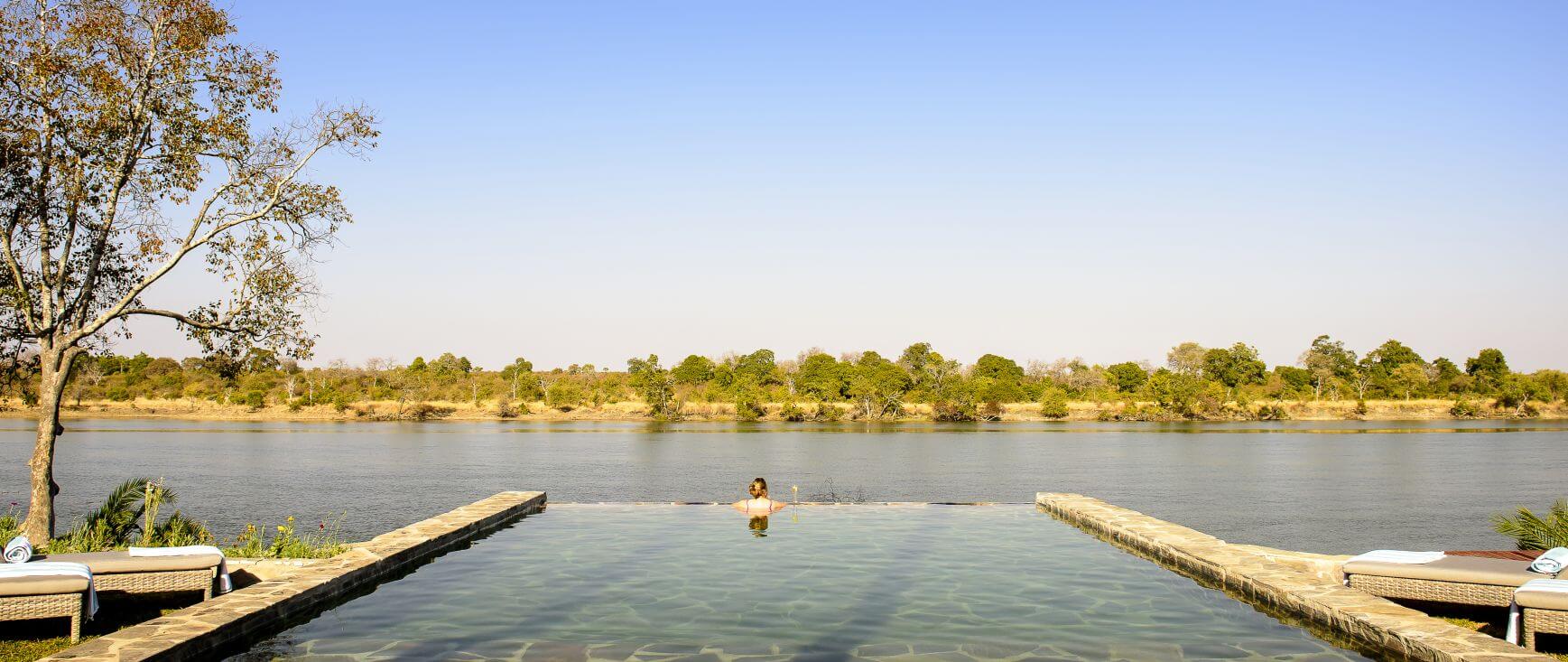 Blick vom Pool direkt auf den Kafue Fluss mit seinen Nilpferden und Krokodilen