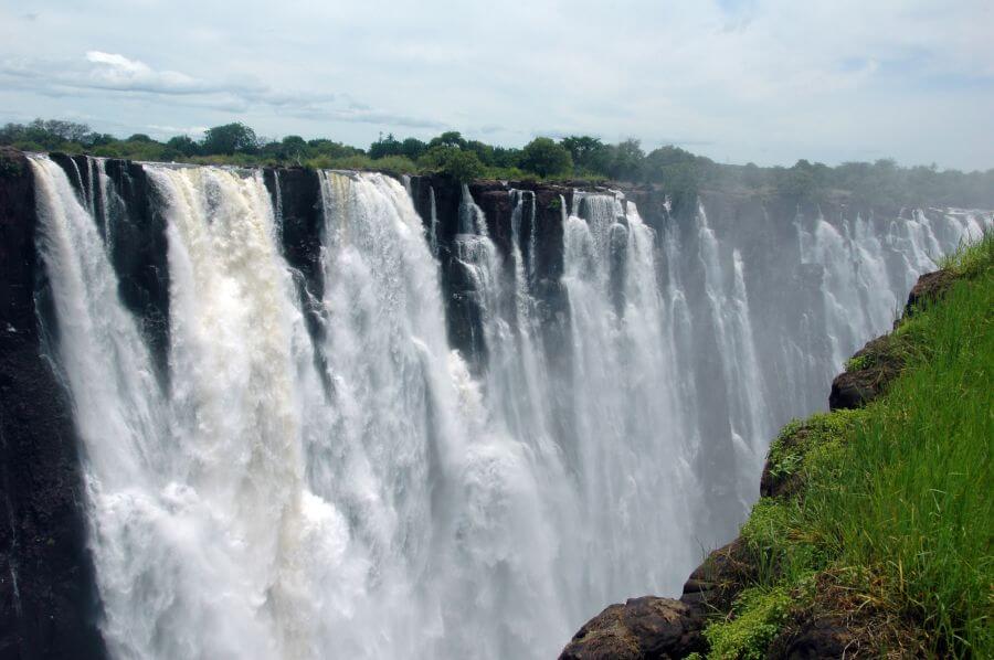 Viktoria Wasserfälle und viele wilde Tierparks in Sambia